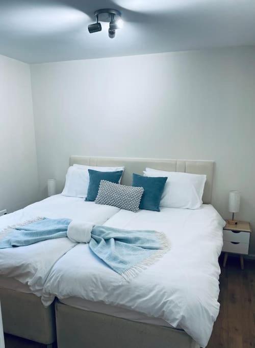 Ivy Two Bedroom & Garden In Temple Fortune Appartamento Londra
