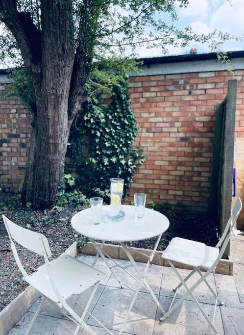 Ivy Two Bedroom & Garden In Temple Fortune Appartamento *